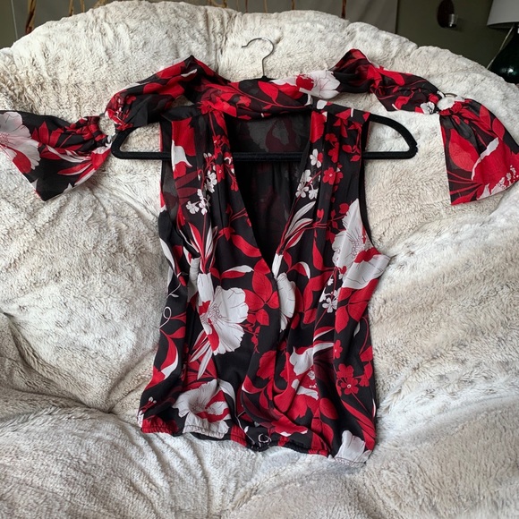 Guess size M floral blouse with multi look detail - Picture 2 of 3